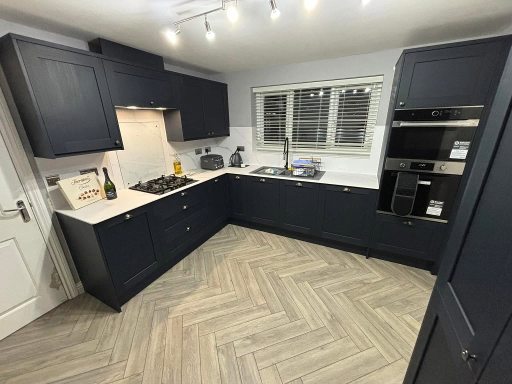 Deep Navy Shaker Fitted Kitchen with Herringbone Flooring